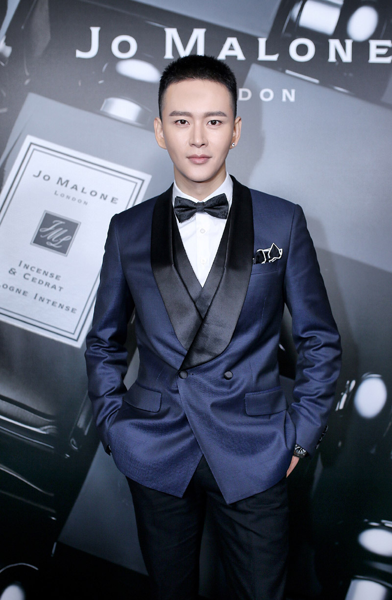 中国内地湖北省咸宁影视男演员黄宥明霸道总裁范西装写真图片桌面壁纸图片