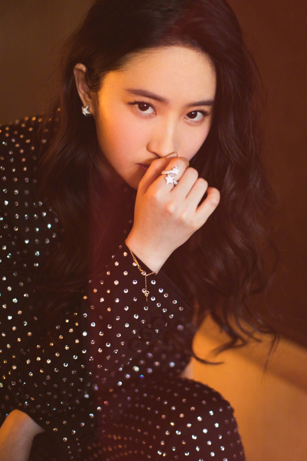 刘亦菲镶钻西装干净利落帅气写真图片图片