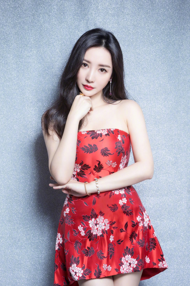 中国内地湖南衡阳女演员柳岩写真电脑桌面壁纸之网络美女图片