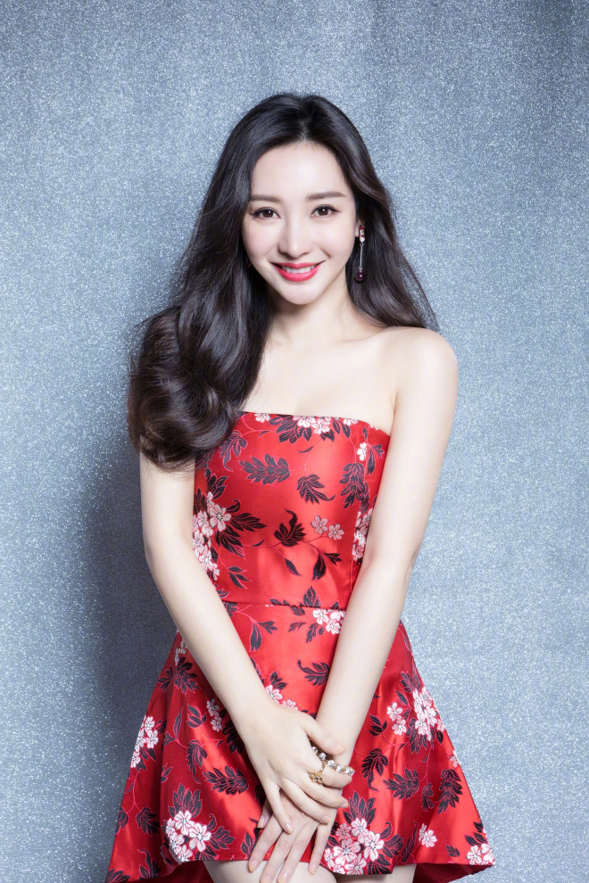 中国内地湖南衡阳女演员柳岩写真电脑桌面壁纸之网络美女图片