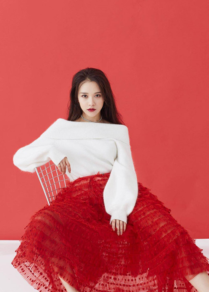 高清北京美女黄一琳一字肩白色毛衣冬日写真图片图片