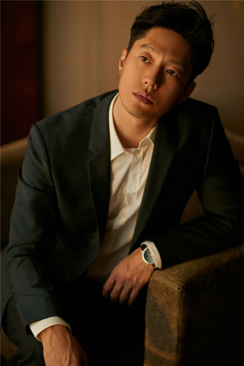 中国内地陕西省西安男演员凌潇肃绅士范西装写真高清图片图片