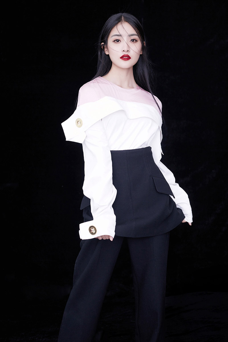 高清中国内地北京女演员赖雨濛性感光影写真图片图片