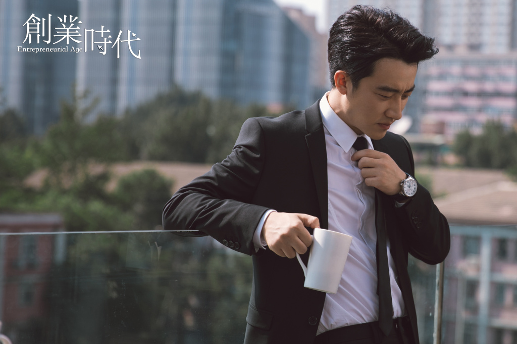 黄轩图片 黄轩深色西服儒雅帅气图片图片