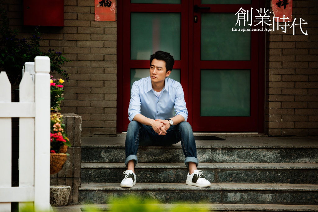 黄轩图片 黄轩深色西服儒雅帅气图片图片