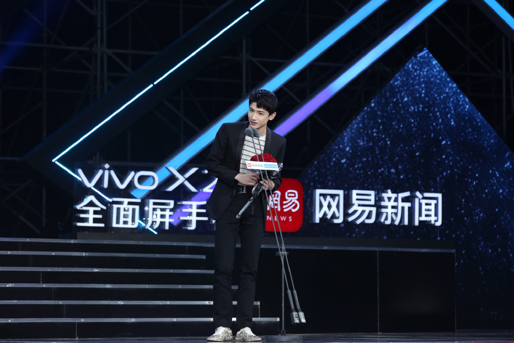 白敬亭图片