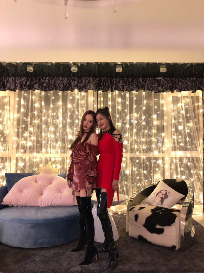 贾乃亮李小璐甜馨一家三口庆生写真大片图片
