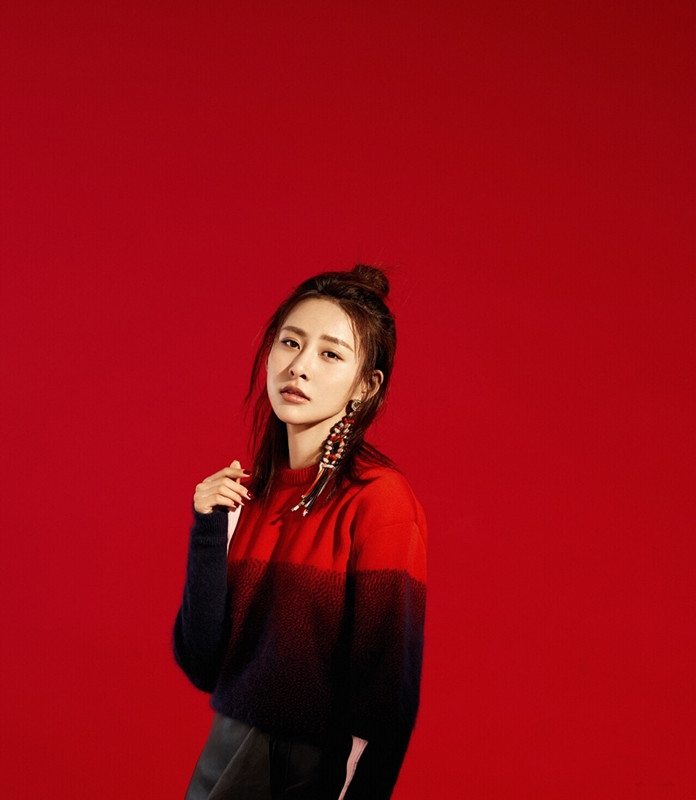 中国内地陕西西安影视女演员歌手贾青高冷写真图片性感至极图片