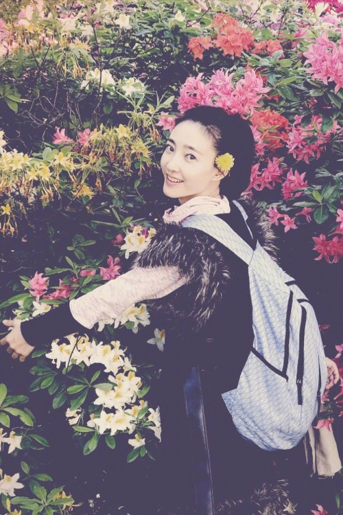 王丽坤现身霍比特人村 素颜女神清新可人图片图片