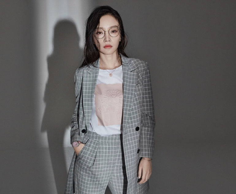 李小璐时尚质感杂志封面高清图片图片