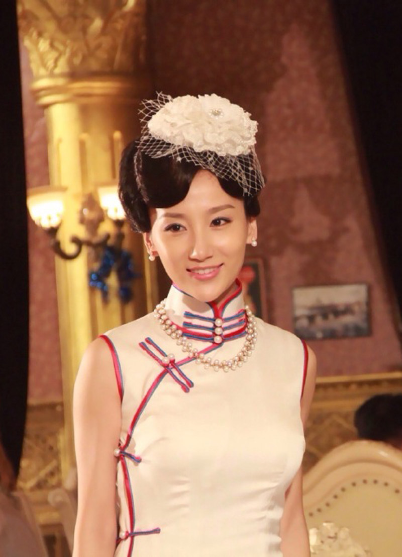 赵丽颖性感露肩写真手机壁纸图片