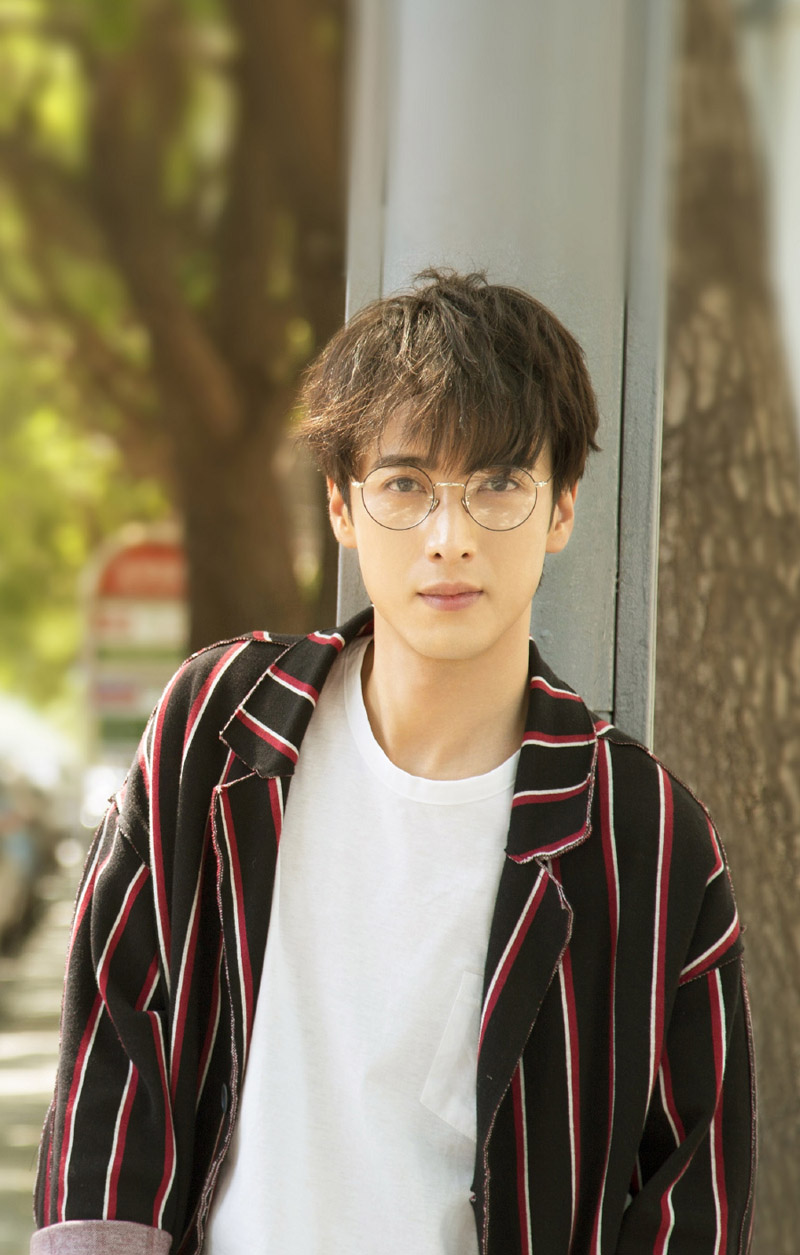 浙江宁波男演员应昊茗帅气写真大片图片