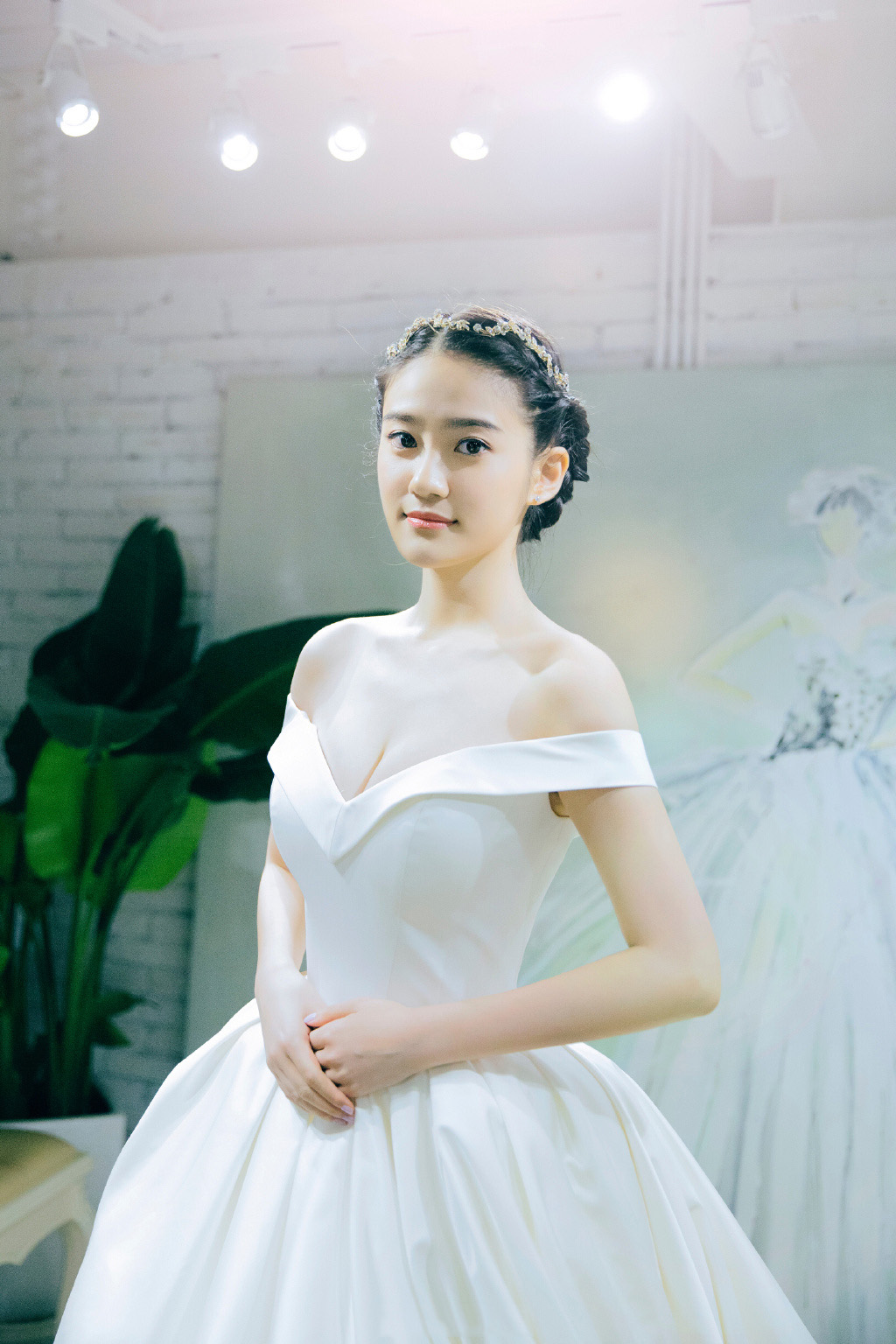 白冰唯美梦幻婚纱照曝光图片