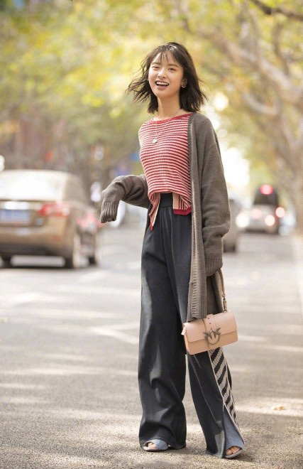 高清美女沈月冬日雪地唯美写真图片图片