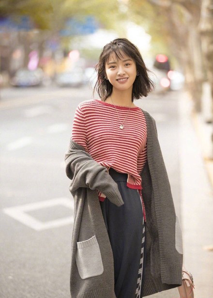 高清美女沈月冬日雪地唯美写真图片图片