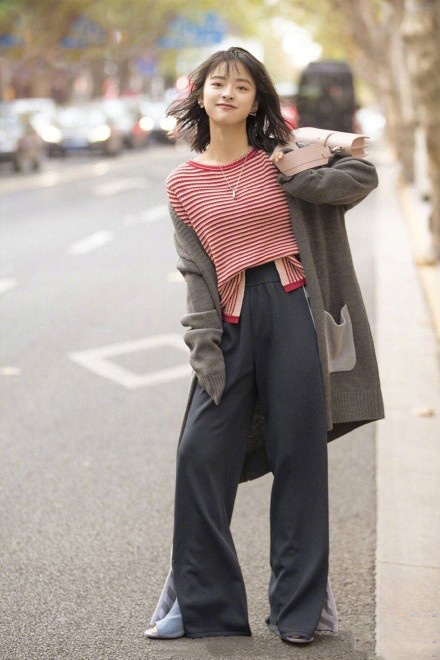 高清美女沈月冬日雪地唯美写真图片图片