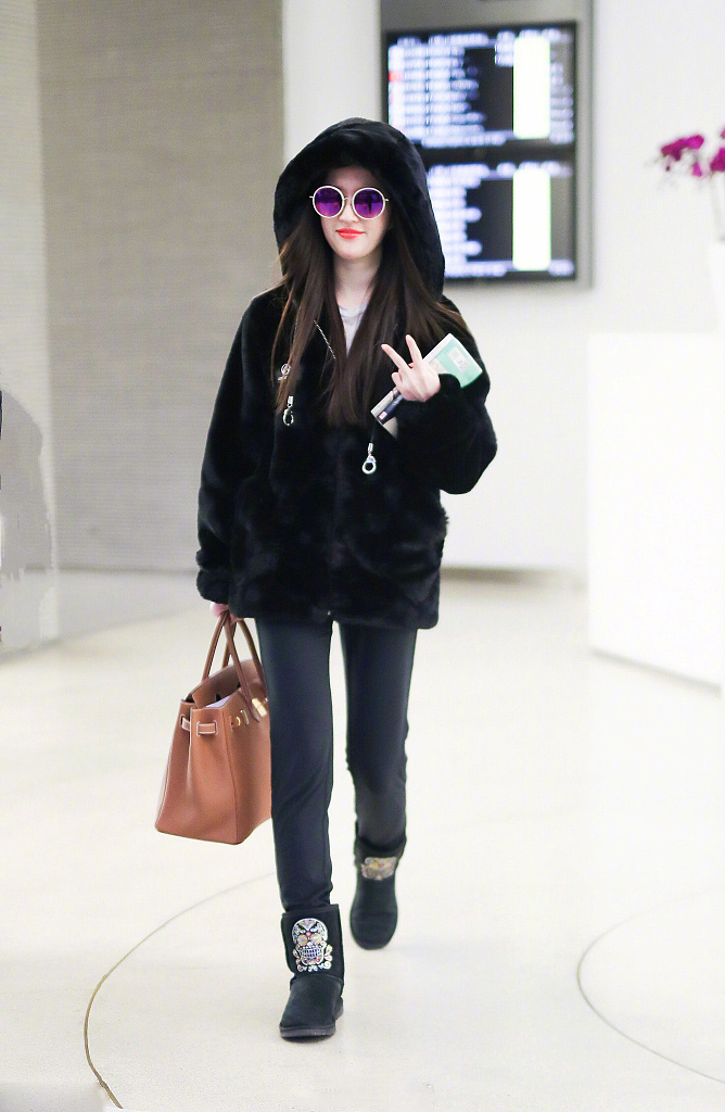 刘亦菲电影《二代妖精》路演发布会现场性感写真图片图片