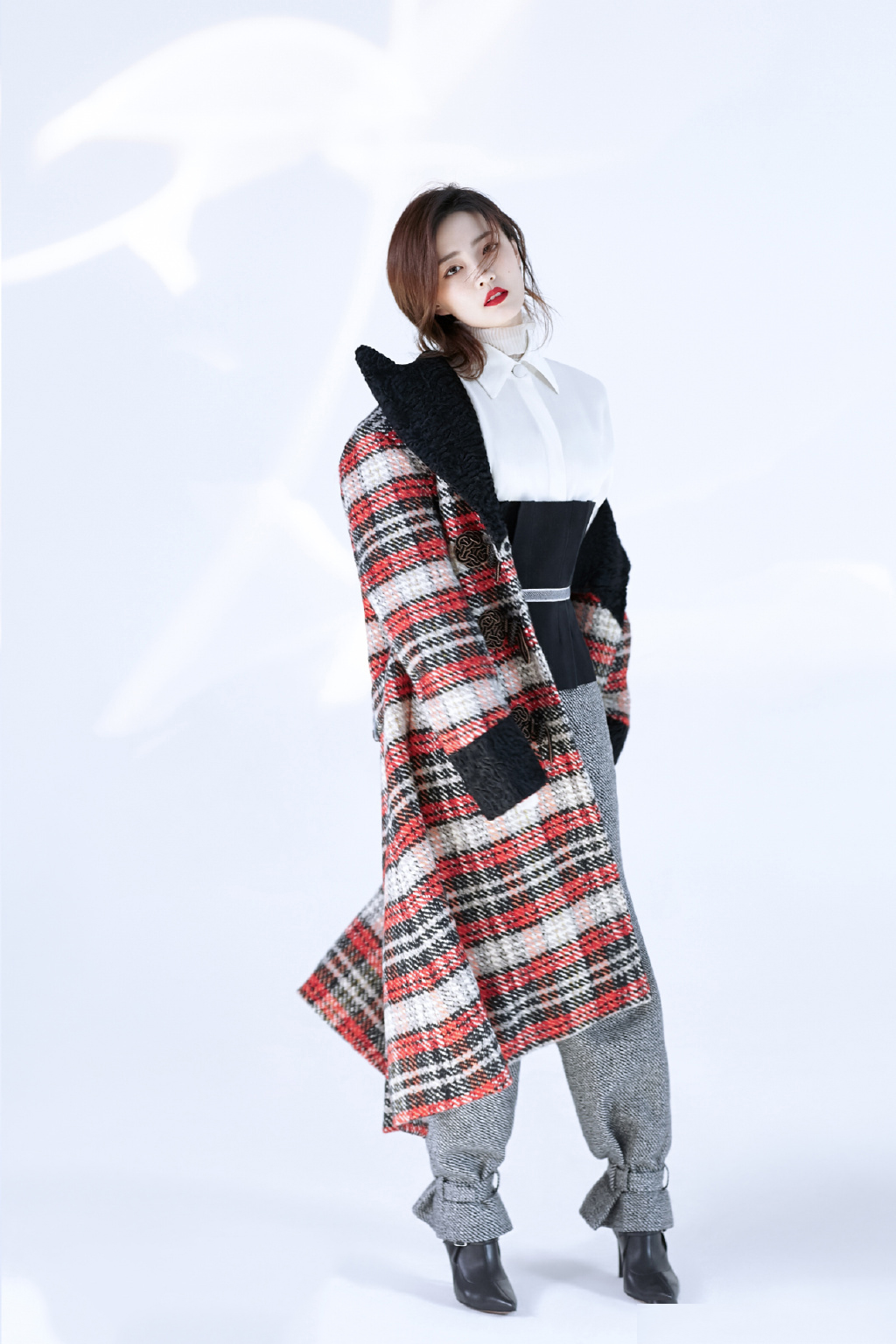 中国内地内蒙古呼和浩特女演员徐璐性感牛仔连体装时尚写真高清图片图片