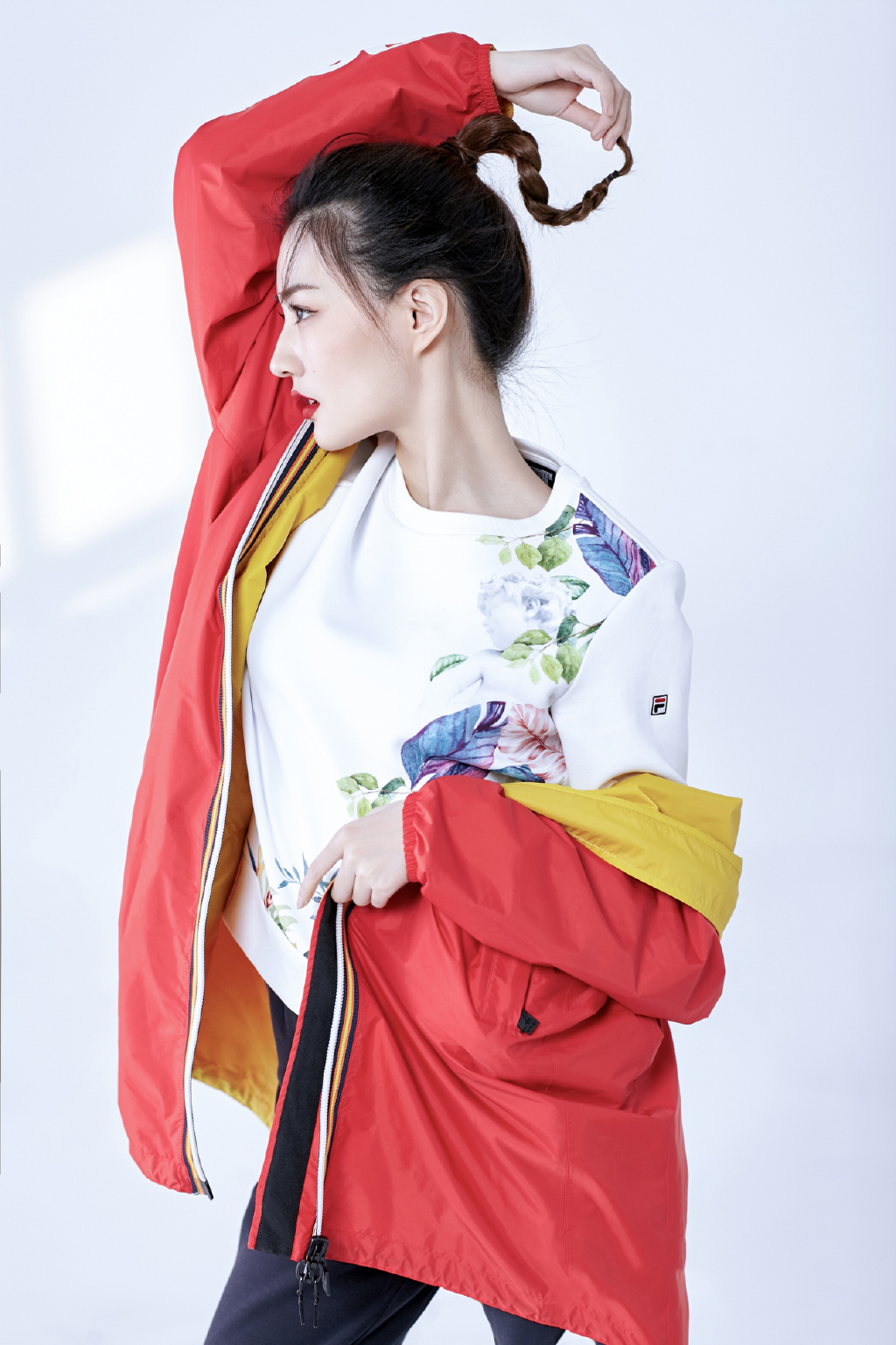 中国内地内蒙古呼和浩特女演员徐璐性感牛仔连体装时尚写真高清图片图片
