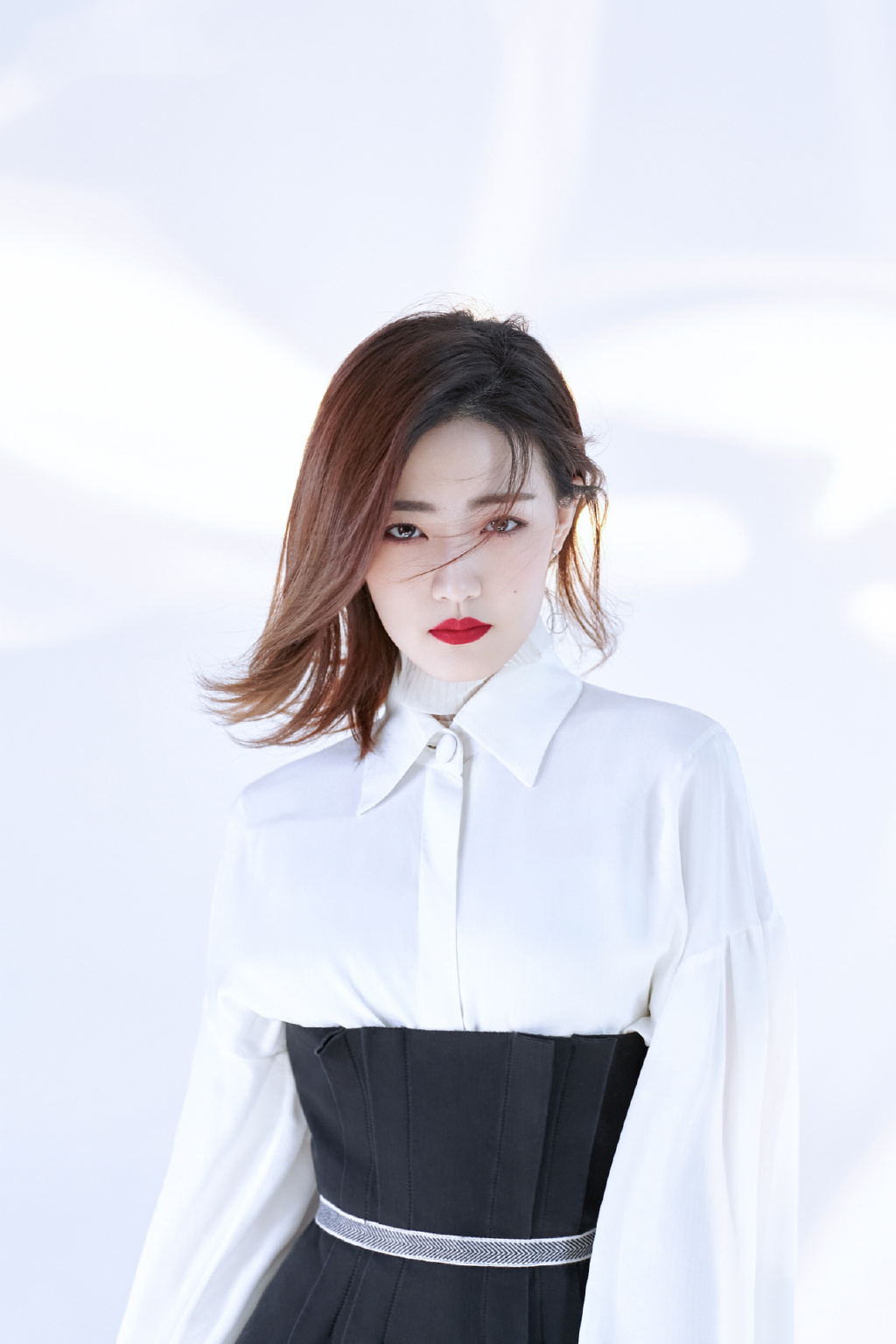 中国内地内蒙古呼和浩特女演员徐璐性感牛仔连体装时尚写真高清图片图片
