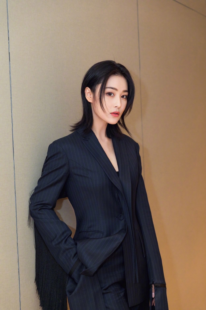 高清中国内地女演张馨予流苏西装冷艳帅气写真图片图片