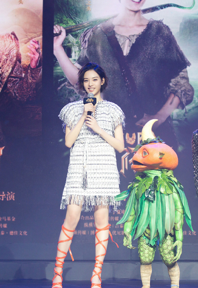 高清重庆美女张艺上《阿修罗》电影发布会典雅性感写真图片图片