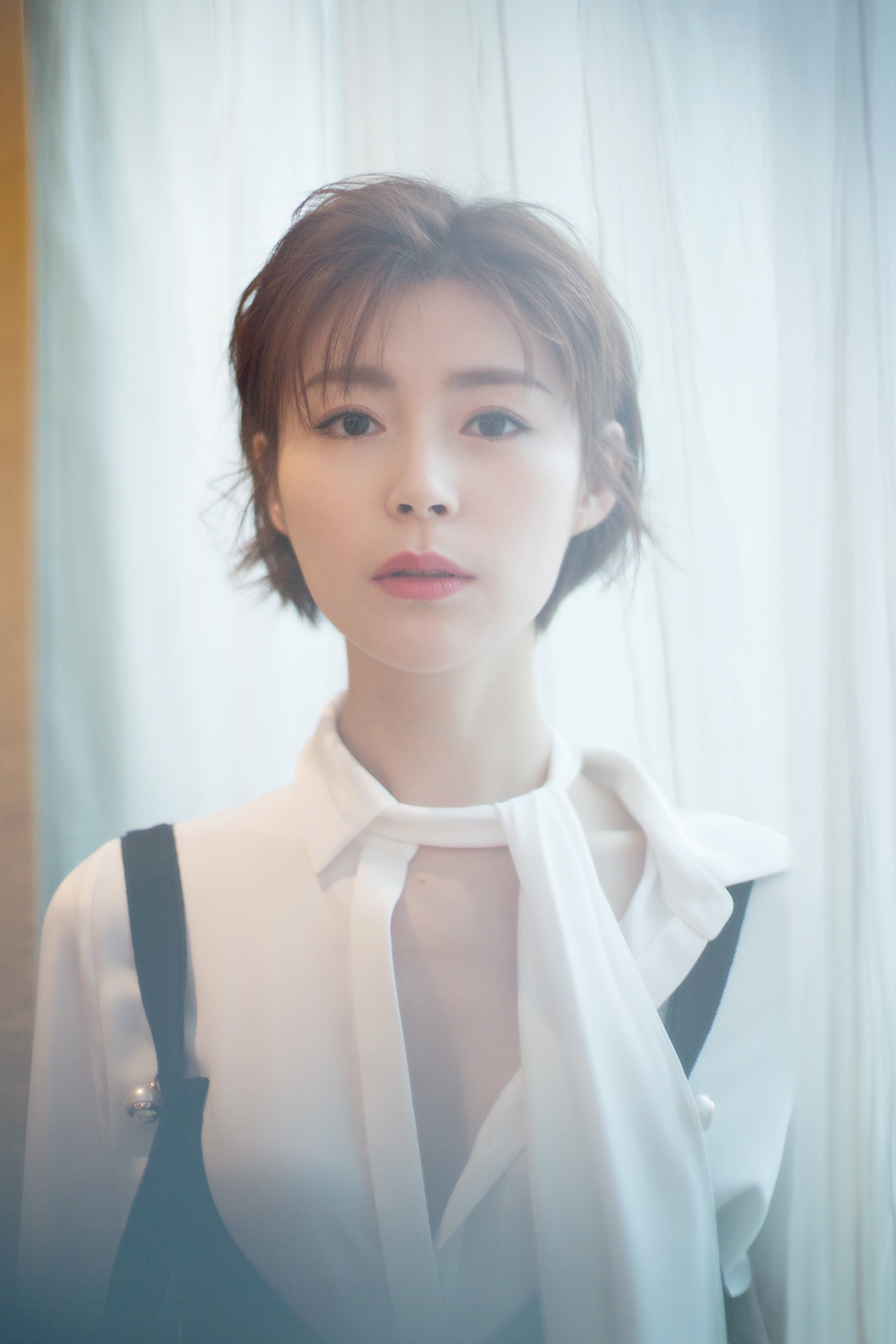 中国内地山东省淄博女演员卢杉最新性感时尚街拍图片图片
