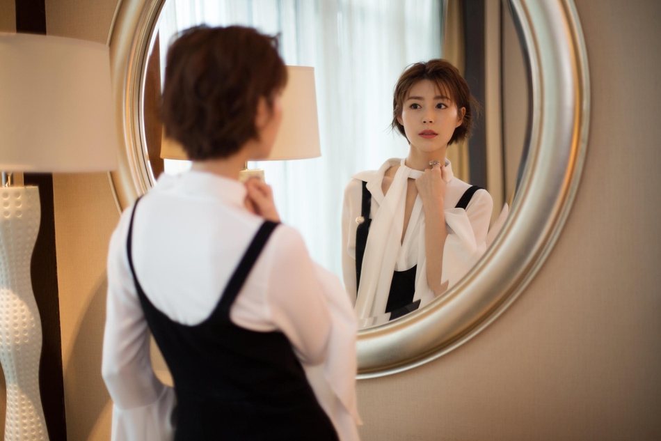 中国内地山东省淄博女演员卢杉最新性感时尚街拍图片图片
