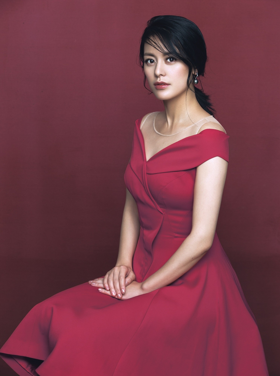 中国内地著名影视和舞蹈演员王力可优雅端庄时尚写真高清图片图片
