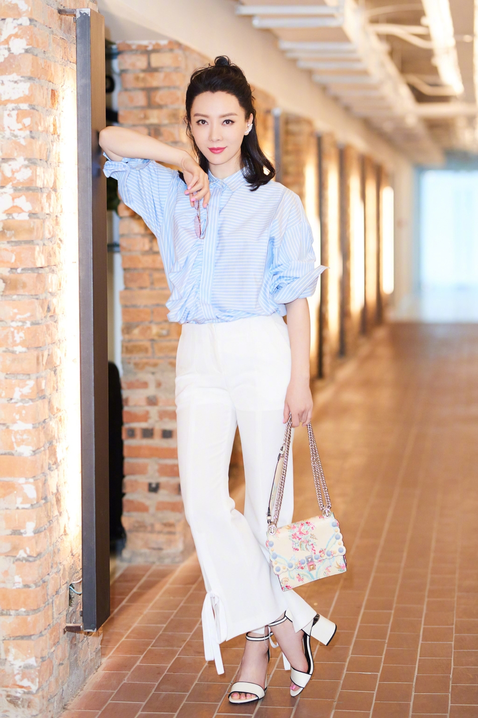 中国影视湖北黄石女演员性感红唇陈数彰显高贵冷艳图片
