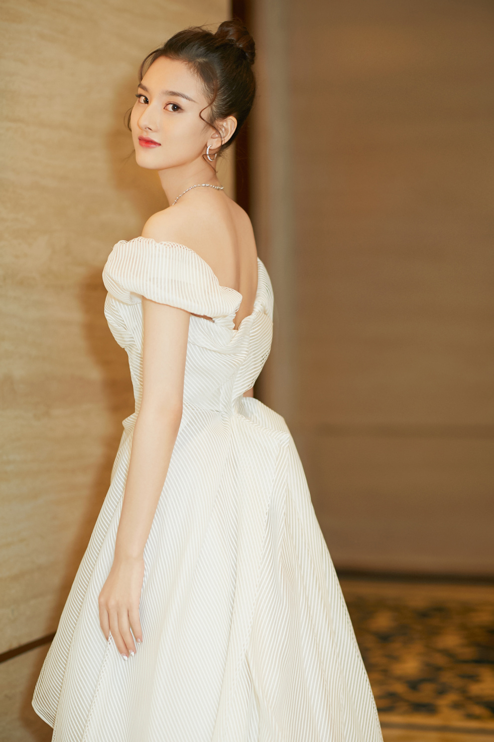中国北京当代95后女演员宋祖儿民族风高清桌面壁纸图片 中国北京当代95后女演员宋祖儿民族风高清桌面壁纸图片