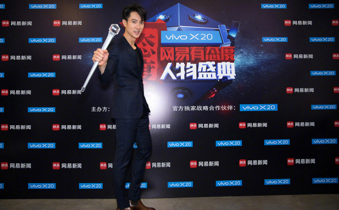 吴尊图片 吴尊西服造型魅力杂志写真图片