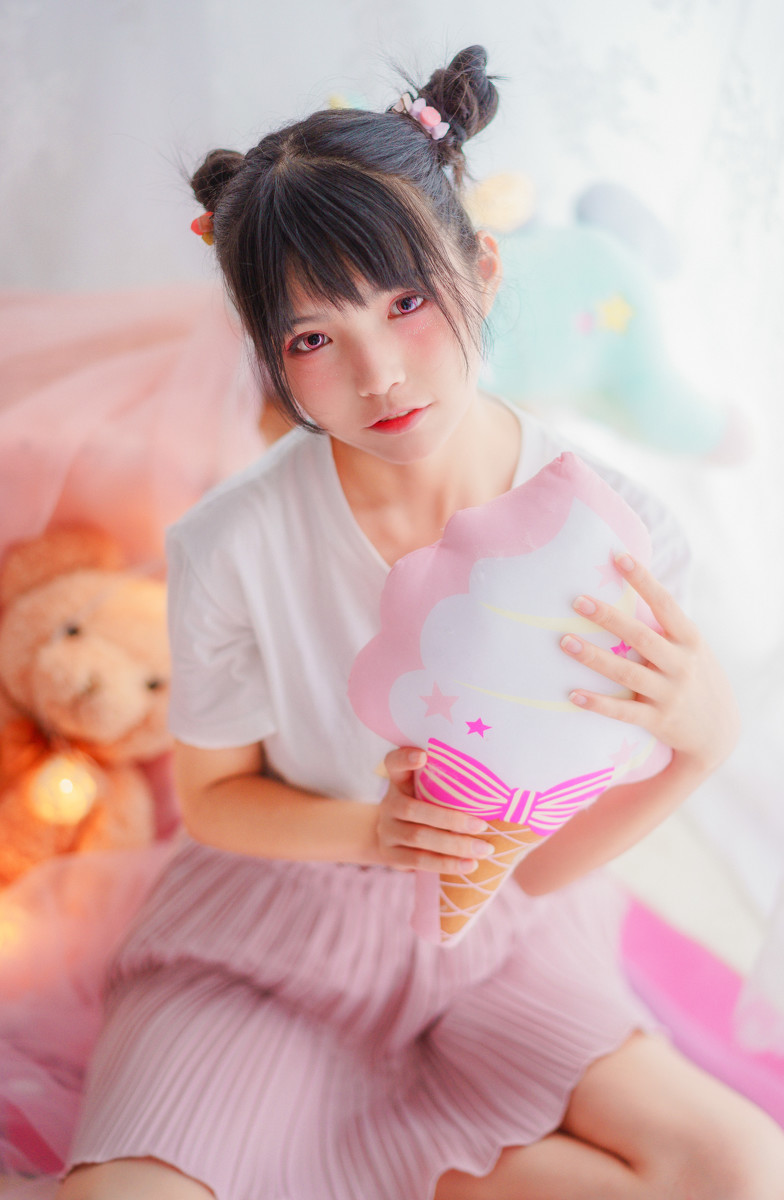 娃娃脸美女性感小蛮腰诱人写真图片