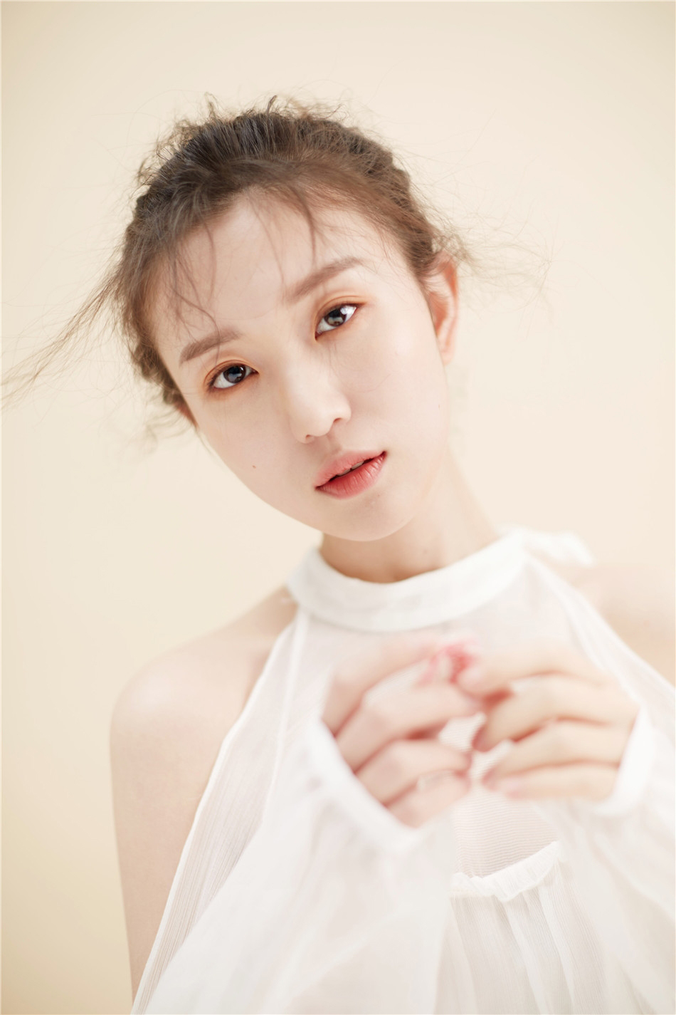 中国内陆女星周茉白衣空灵仙气飘飘唯美写真图片图片