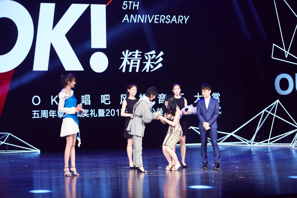 高清中国内地歌手张瑶最新写真平民时尚美女图片