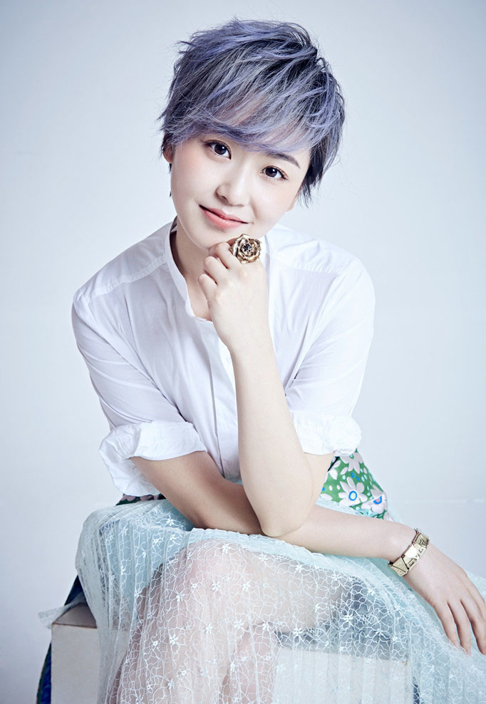 王思思红唇妩媚写真图片  王思思图片图片