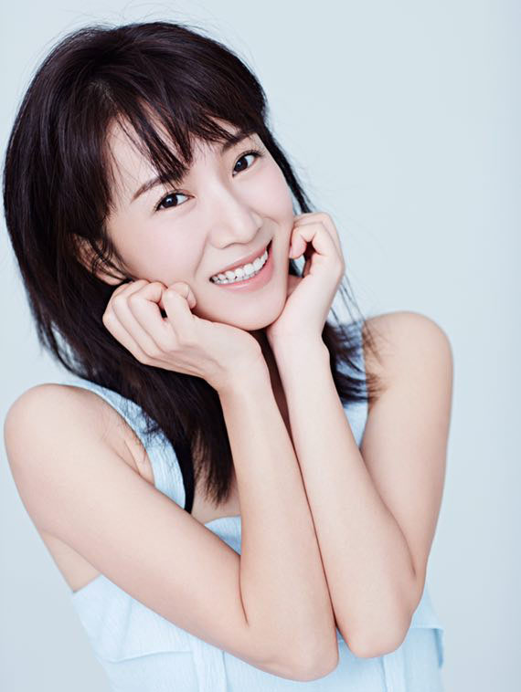李念图片 李念夏日清新时尚写真图片