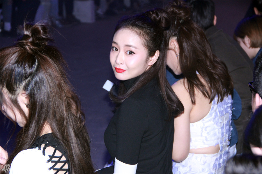 美女高叶图片