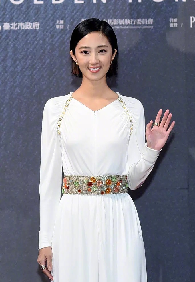 中国台湾影视女演员桂纶镁中性气质风时尚写真图片