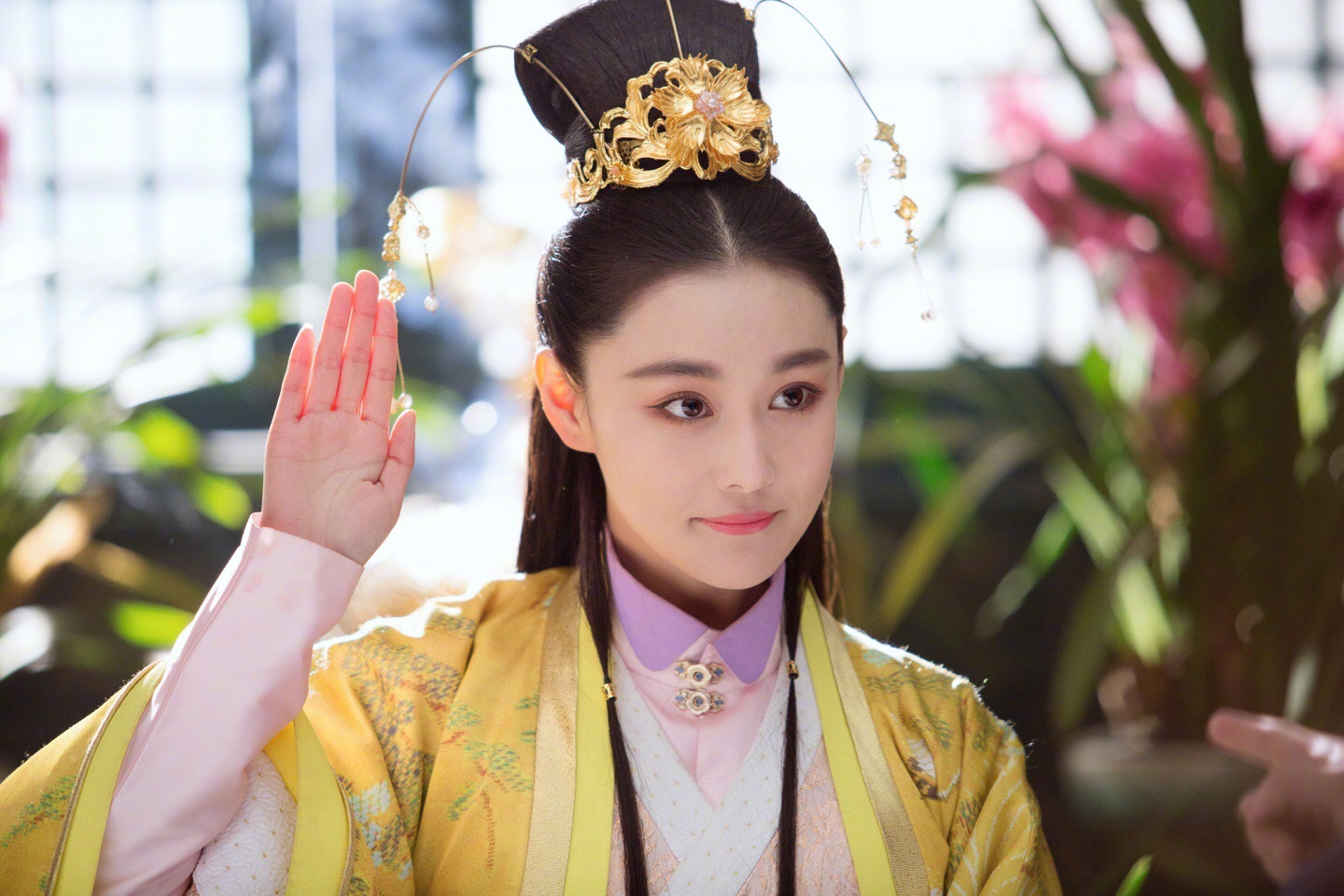 高清中国内地女演张馨予优雅气质性感写真图片桌面壁纸图片