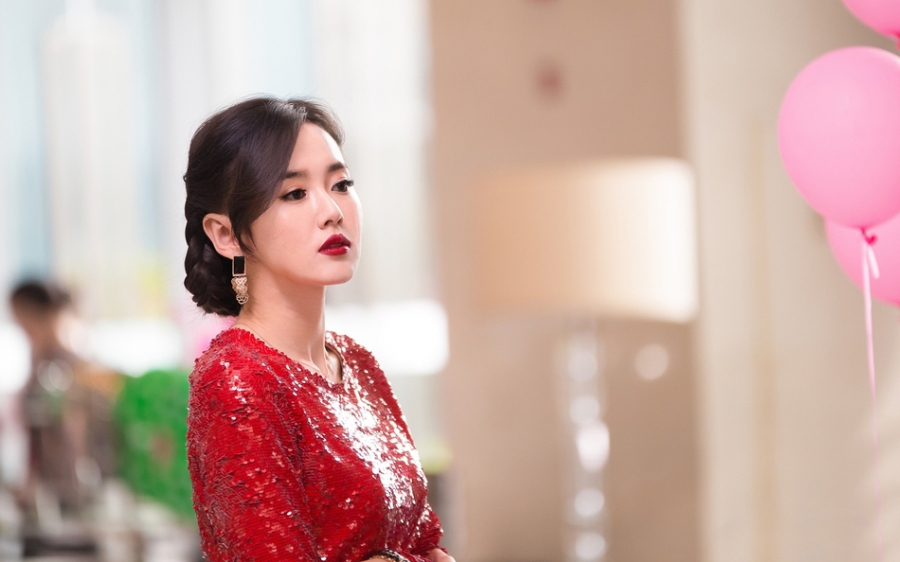 高清山东省青岛美女江铠同冷艳洋装小女人霸气时尚写真图片
