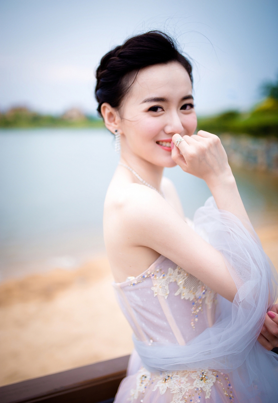 高清山东省青岛美女江铠同冷艳洋装小女人霸气时尚写真图片