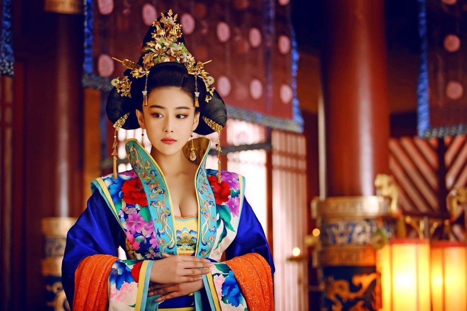 张馨予性感长裙礼服高清图片图片