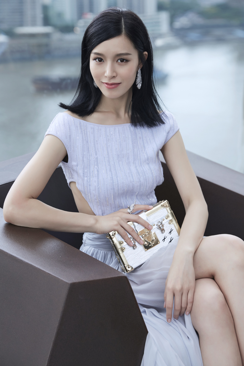 文咏珊露背礼服长裙性感写真图片
