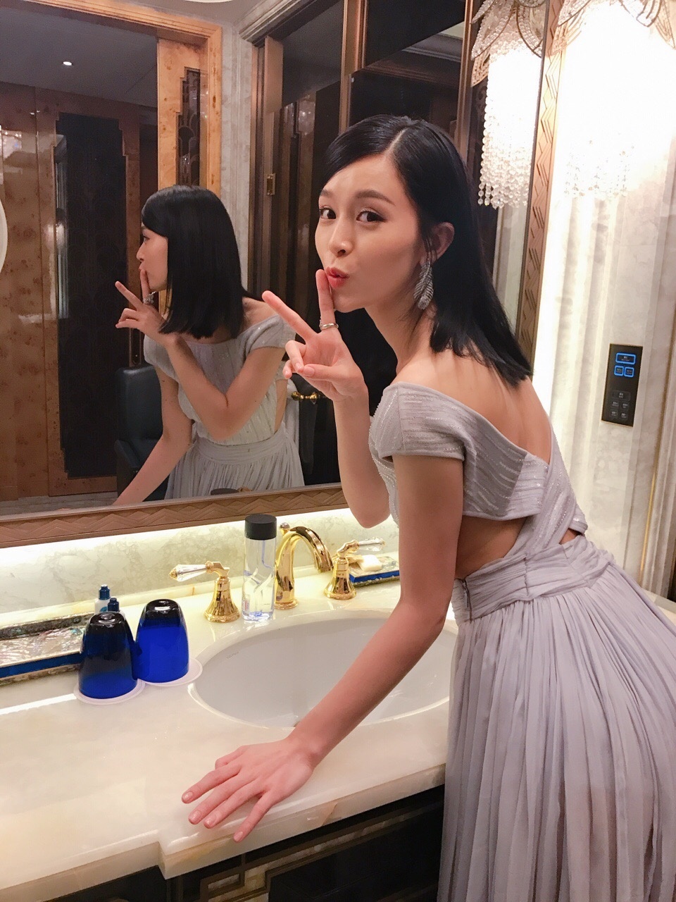 文咏珊时尚杂志封写真图片：魅力十足图片