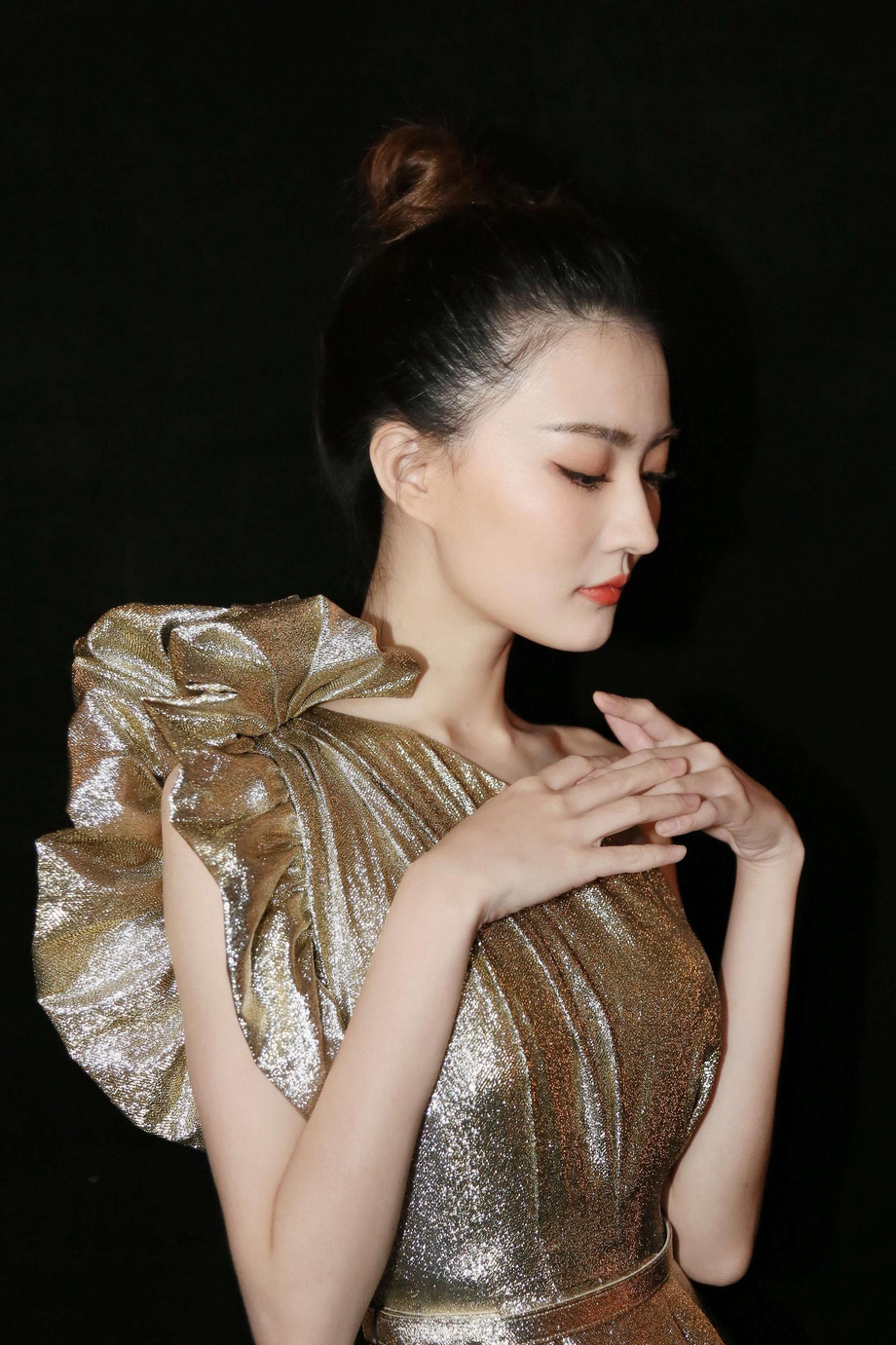 中国内地内蒙古呼和浩特女演员徐璐性感牛仔连体装时尚写真高清图片图片
