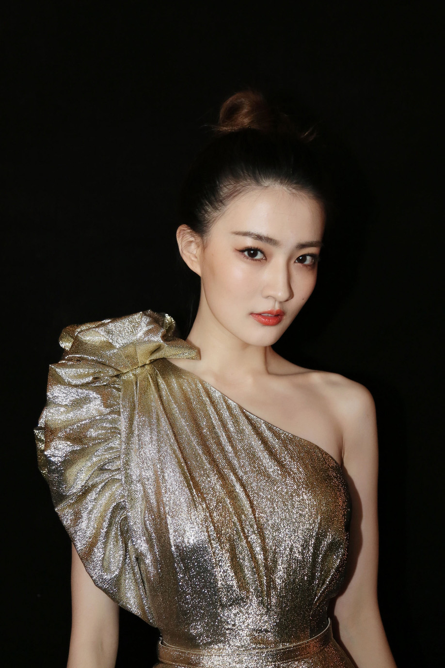 中国内地内蒙古呼和浩特女演员徐璐性感牛仔连体装时尚写真高清图片图片
