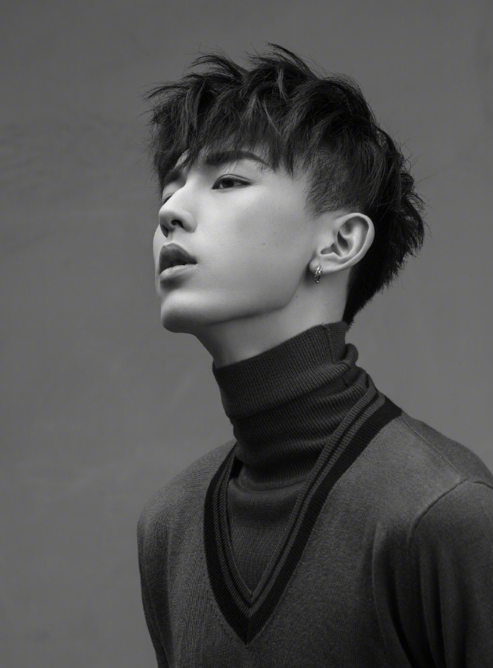 中国内地新生代男演员郭俊辰极简主义时尚黑白帅气型男写真图片图片