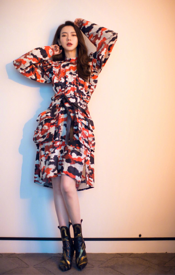 戚薇混搭风机场性感写真图片图片