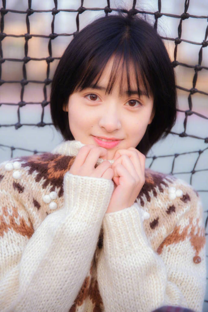 美女沈月图片
